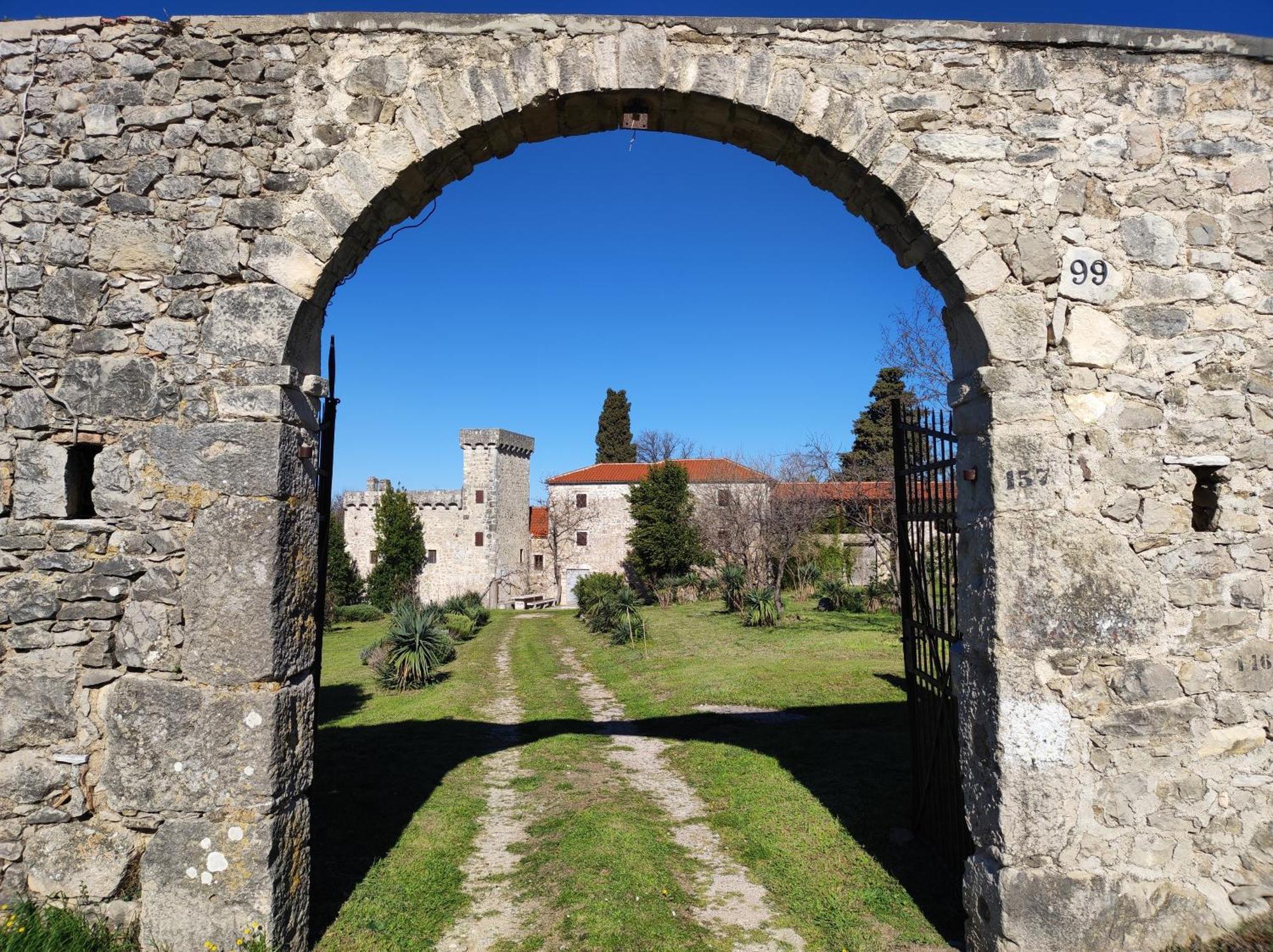 Jankovich Castle Benkovac Exterior foto